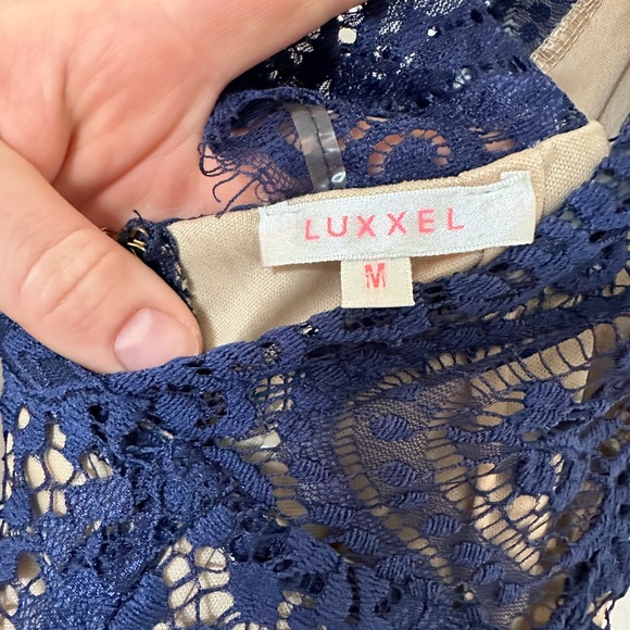 Lace Dress MEDIUM - Picture 4 of 5